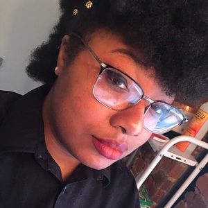 Meet your Posher, Deborah